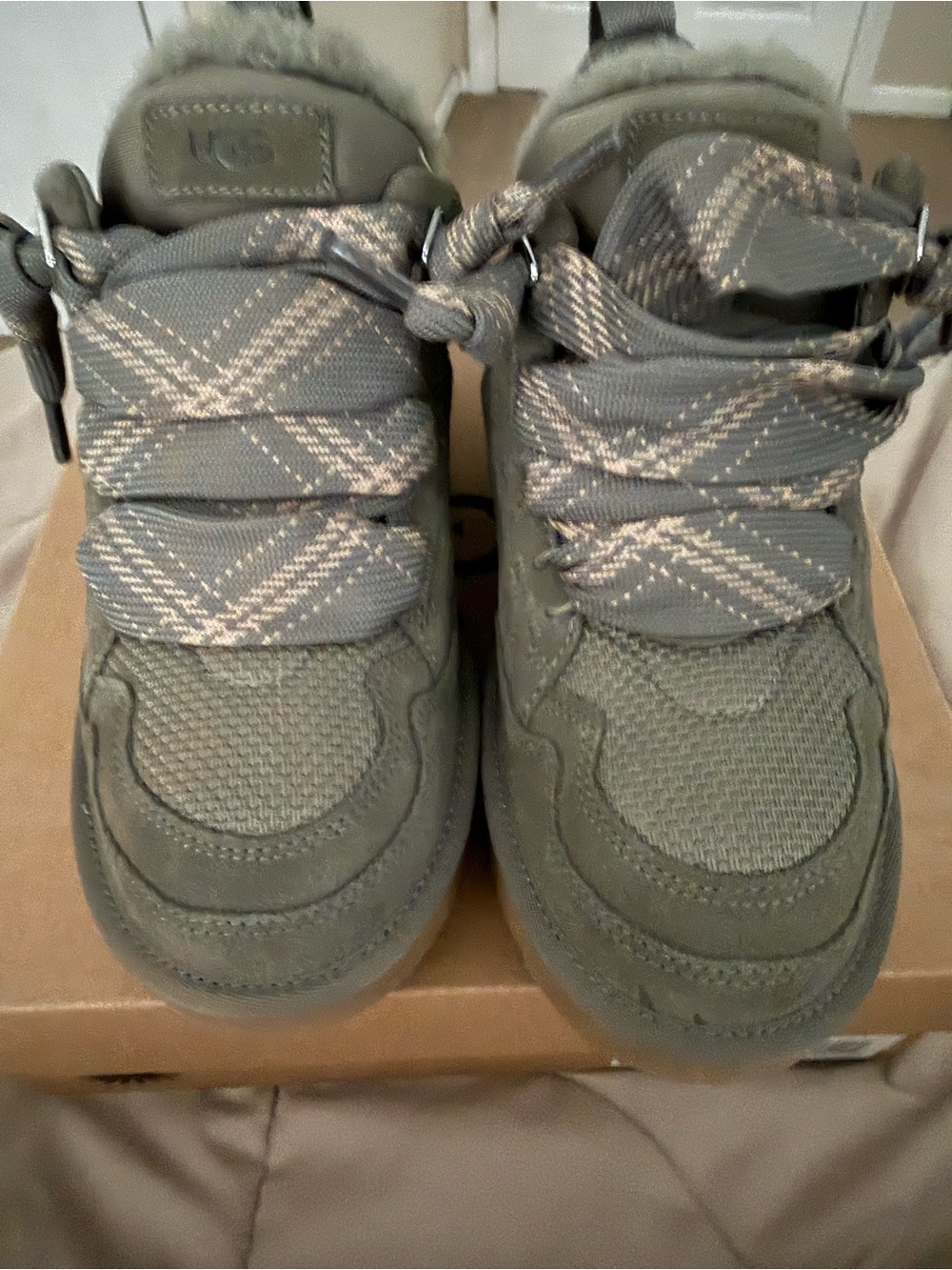 UGG Women's Lowmel Sneaker in Moss Green size 7 NIB